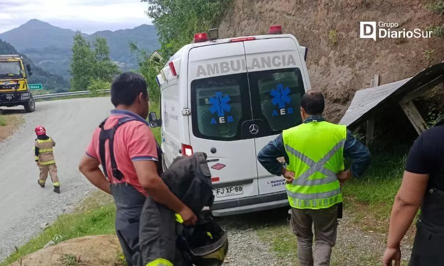 Bomberos rescata a mujer que sufrió caída en mirador de Hueinahue