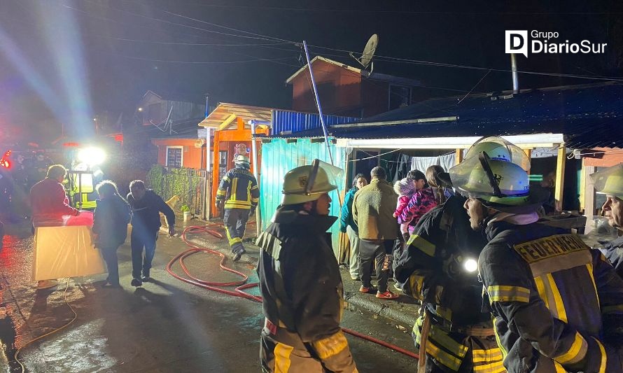 Incendio en Paillaco dejó damnificados a 5 adultos y un menor