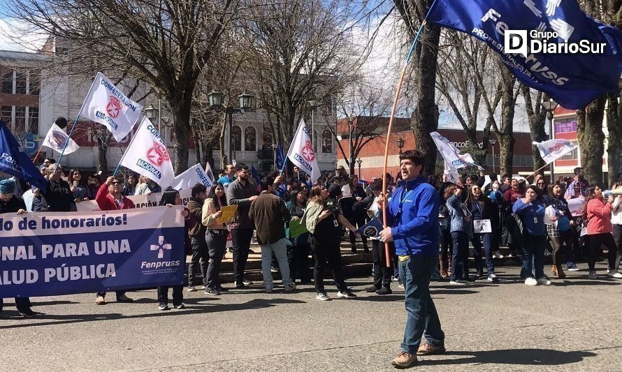 Gremios de la Salud marcharon en Valdivia contra despidos de trabajadores a honorarios