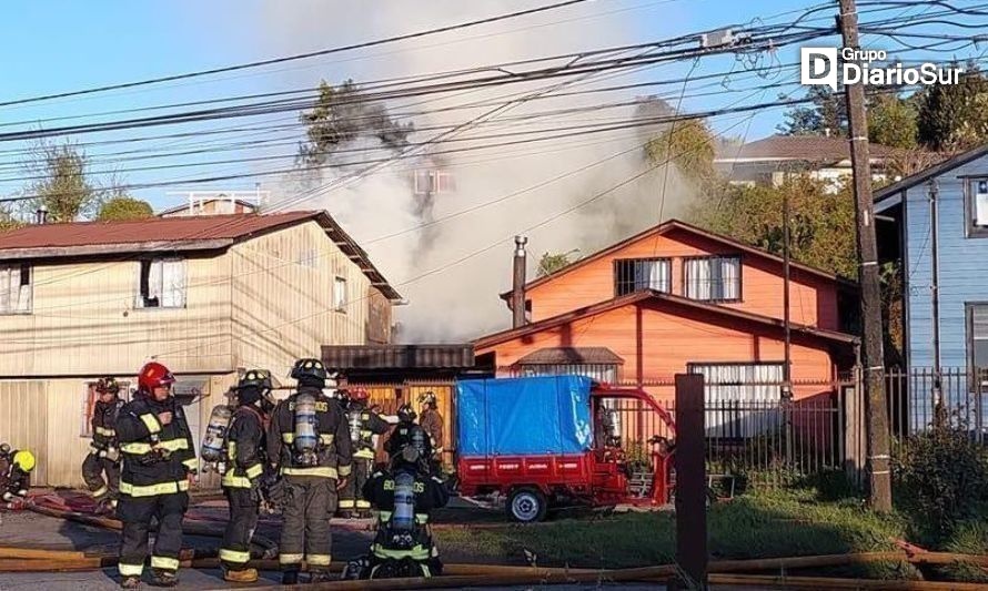 Fuego afecta a vivienda en acceso a Barrio Collico