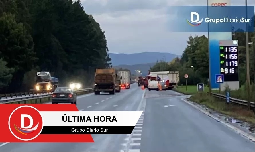 Camioneros se manifiestan en Ruta 5 en San José de la Mariquina